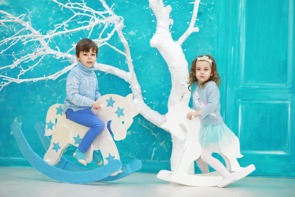 Fun winter-themed activities for a Winter Wonderland birthday party in Abu Dhabi, including snowball toss and build-a-snowman.